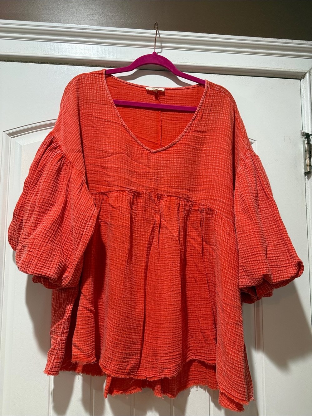 easel Coral Crinkle V-Neck Tunic with Puff Sleeves